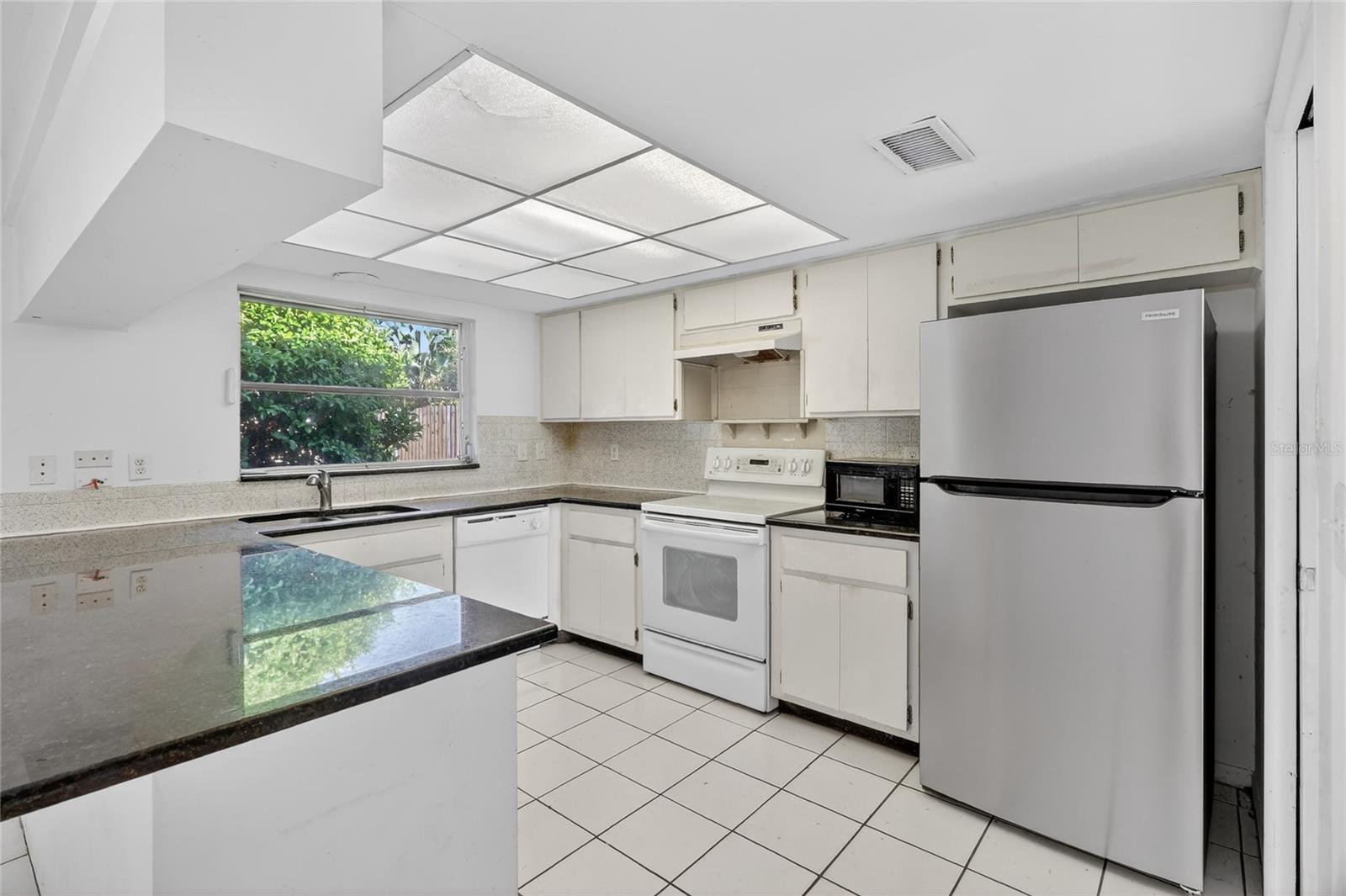 Image 23 of 56 For 1301 Alameda Avenue