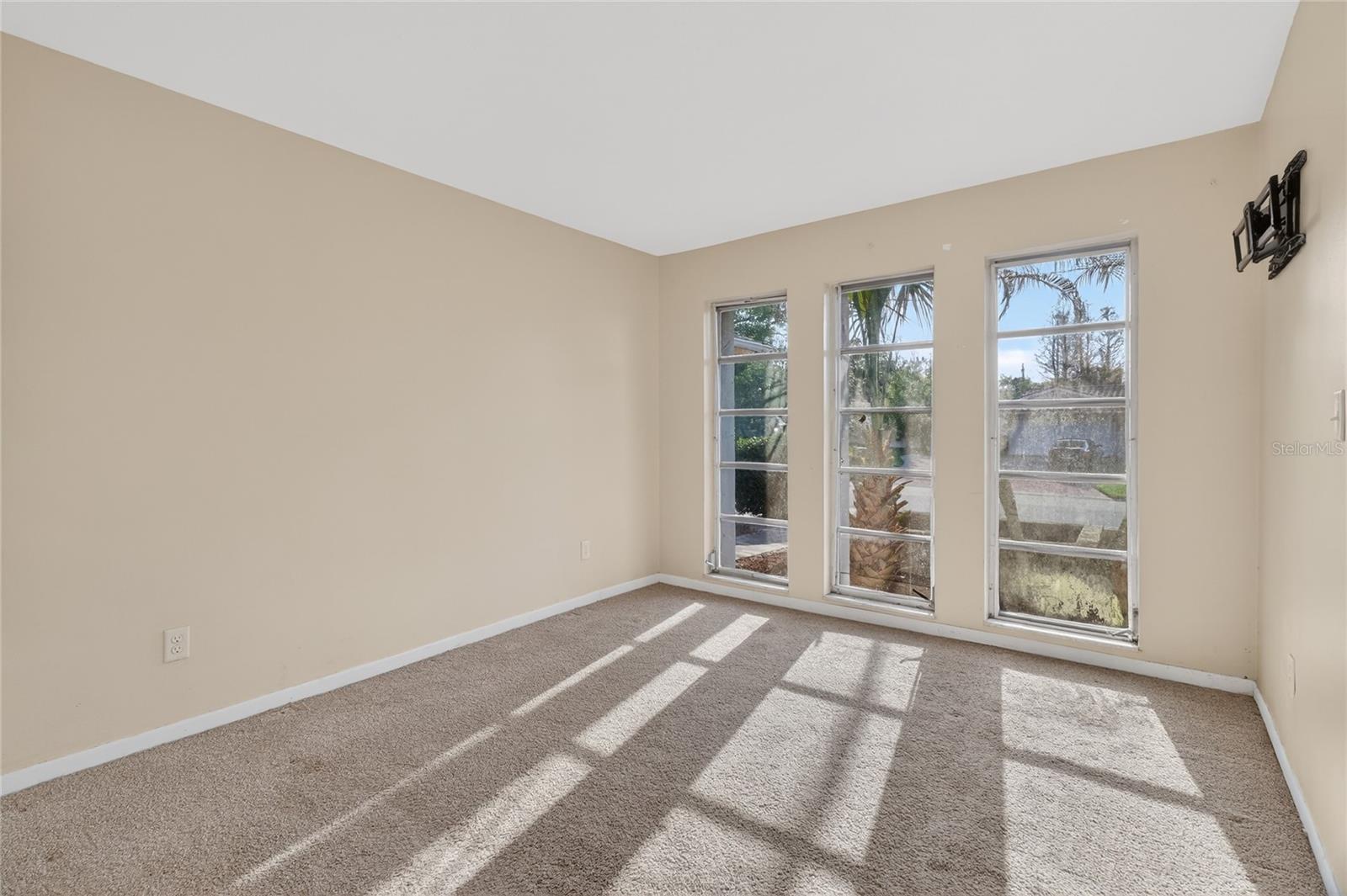 Image 28 of 56 For 1301 Alameda Avenue