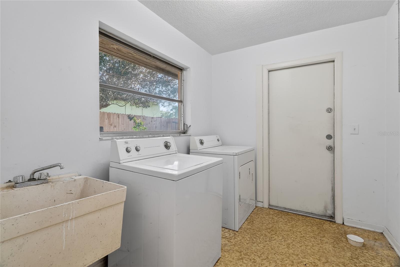 Image 42 of 56 For 1301 Alameda Avenue