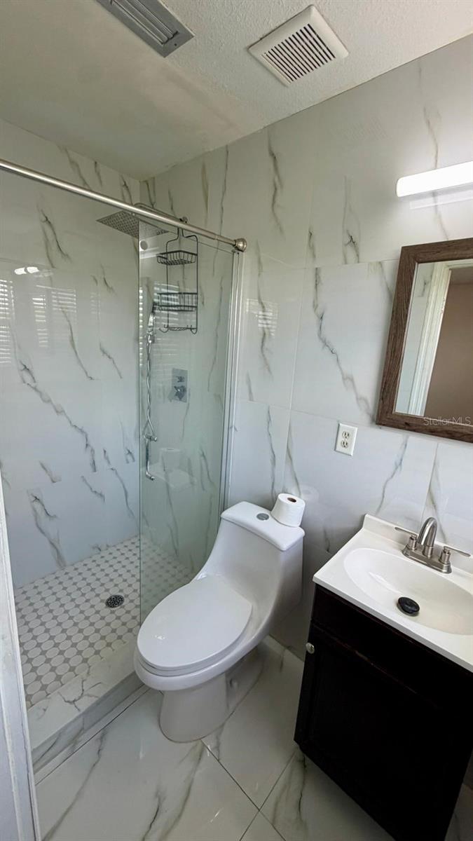 Image 12 of 14 For 1920 Edgewood Drive I12