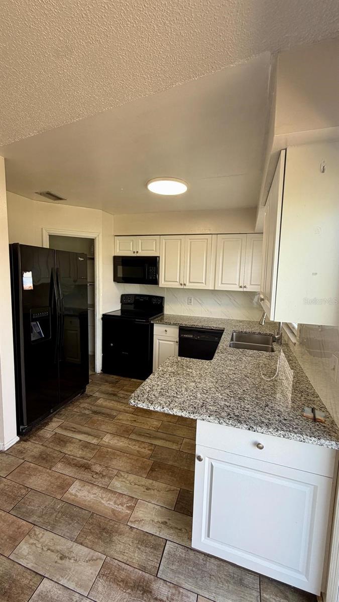 Image 5 of 14 For 1920 Edgewood Drive I12