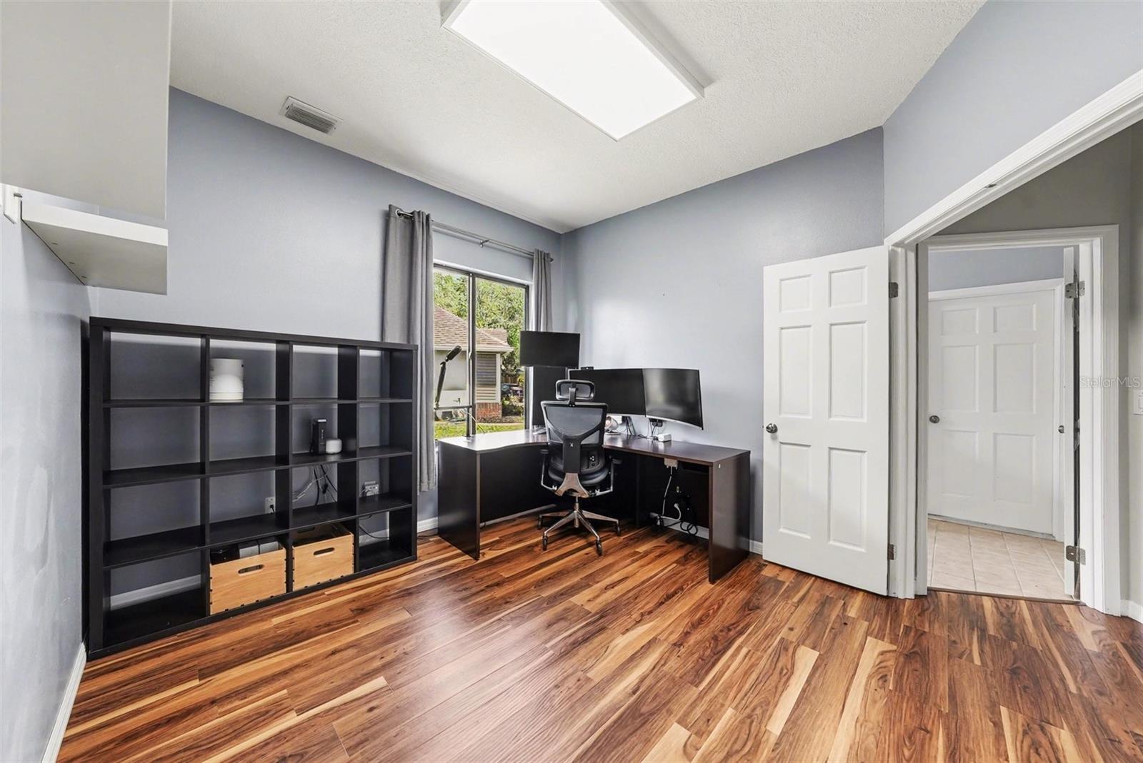 Listing photo id 15 for 9207 Rockrose Drive