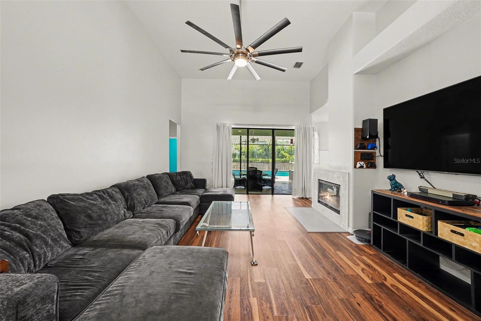 Listing photo id 2 for 9207 Rockrose Drive