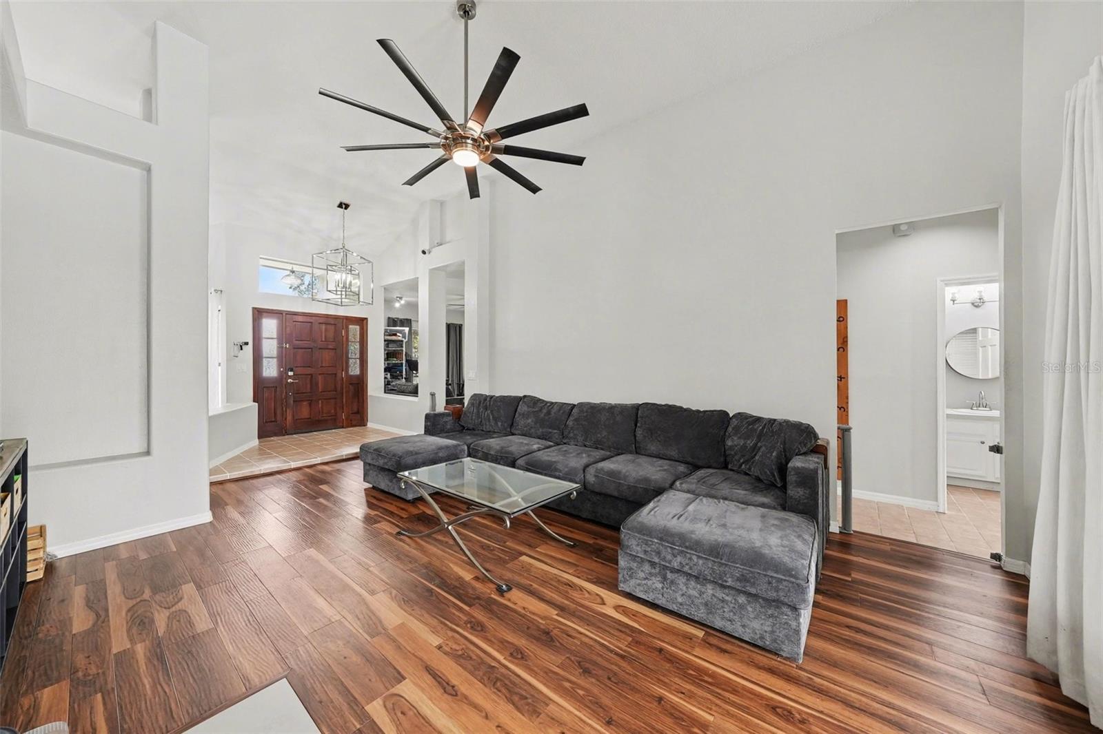 Listing photo id 4 for 9207 Rockrose Drive