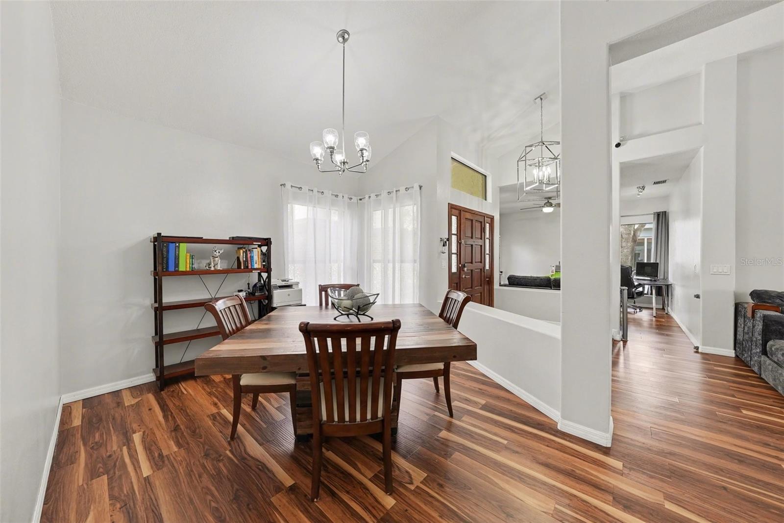 Listing photo id 6 for 9207 Rockrose Drive