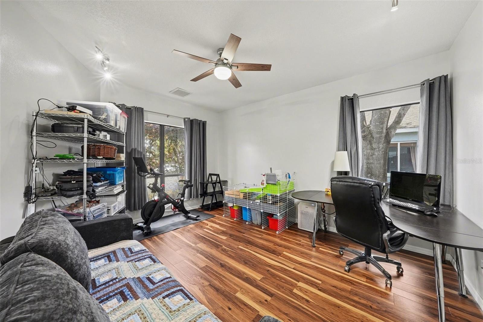 Listing photo id 7 for 9207 Rockrose Drive