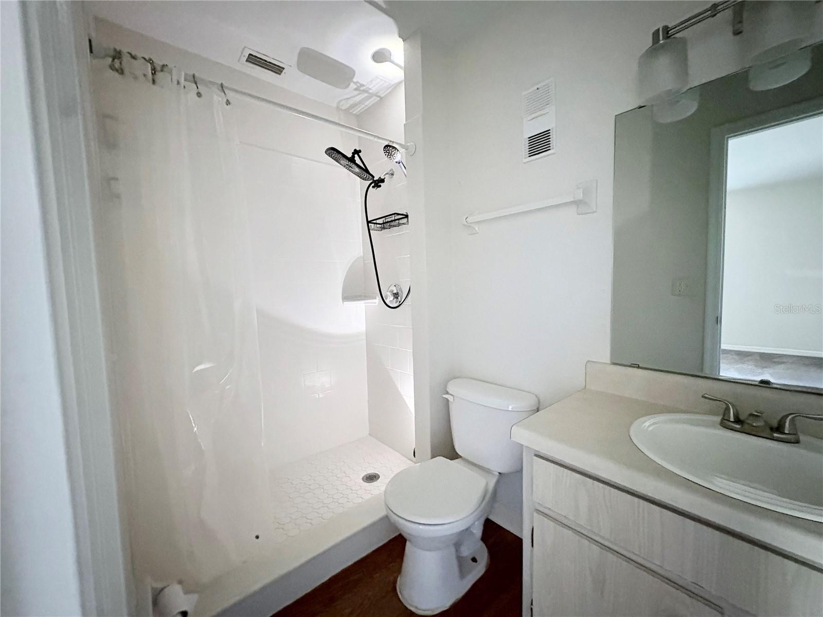 Image 14 of 44 For 204 Pompano Drive Se D