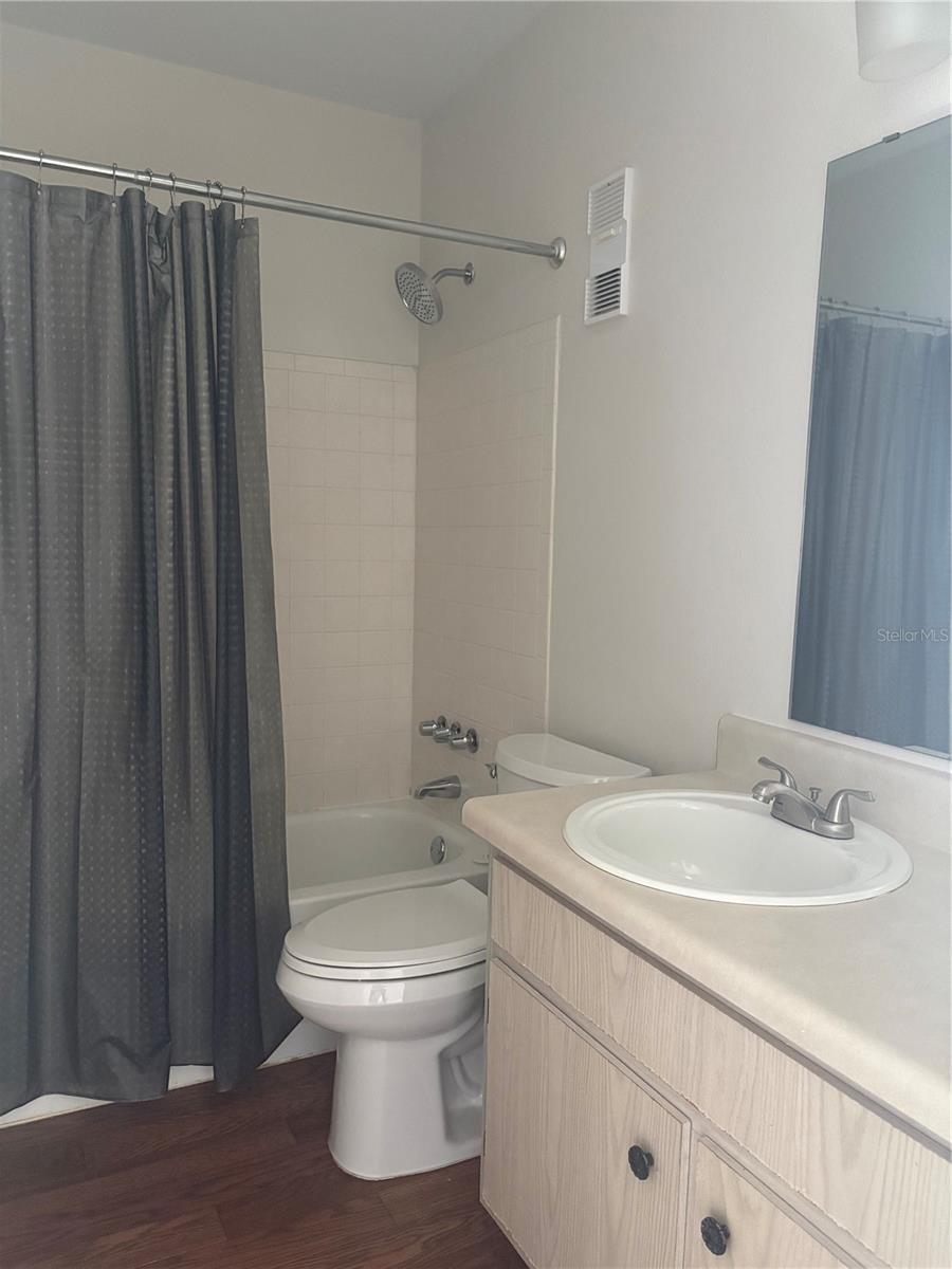 Image 18 of 44 For 204 Pompano Drive Se D