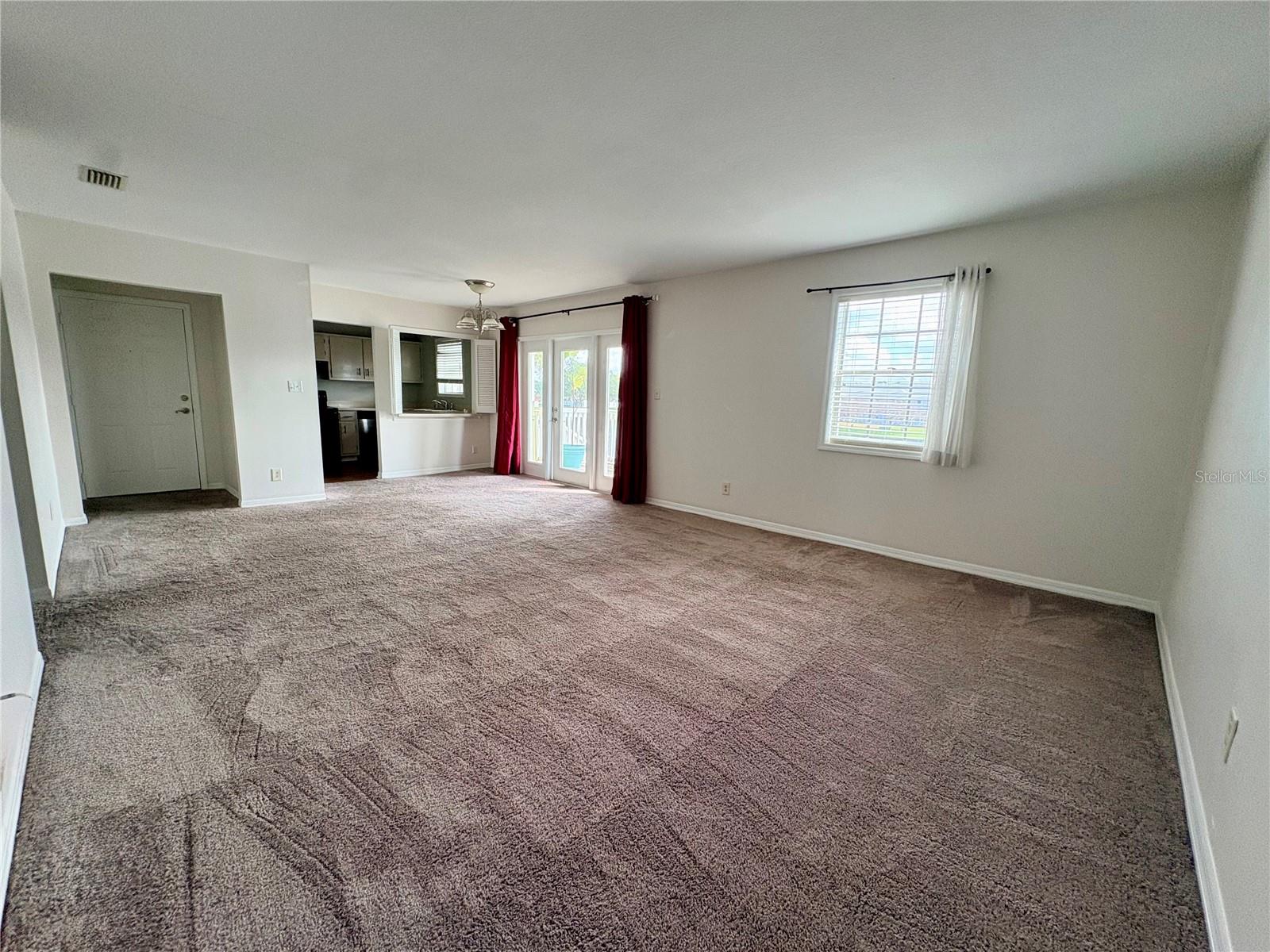 Image 4 of 44 For 204 Pompano Drive Se D