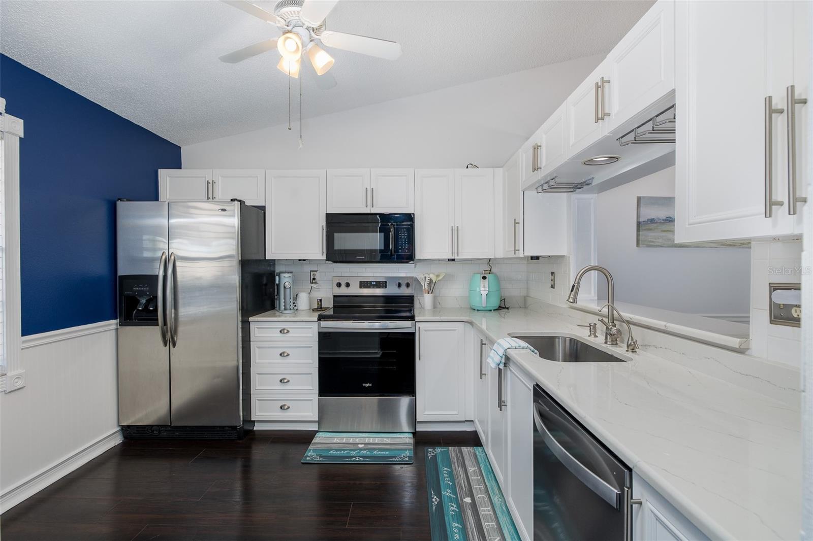 Image 6 of 29 For 2155 Elm Street 707