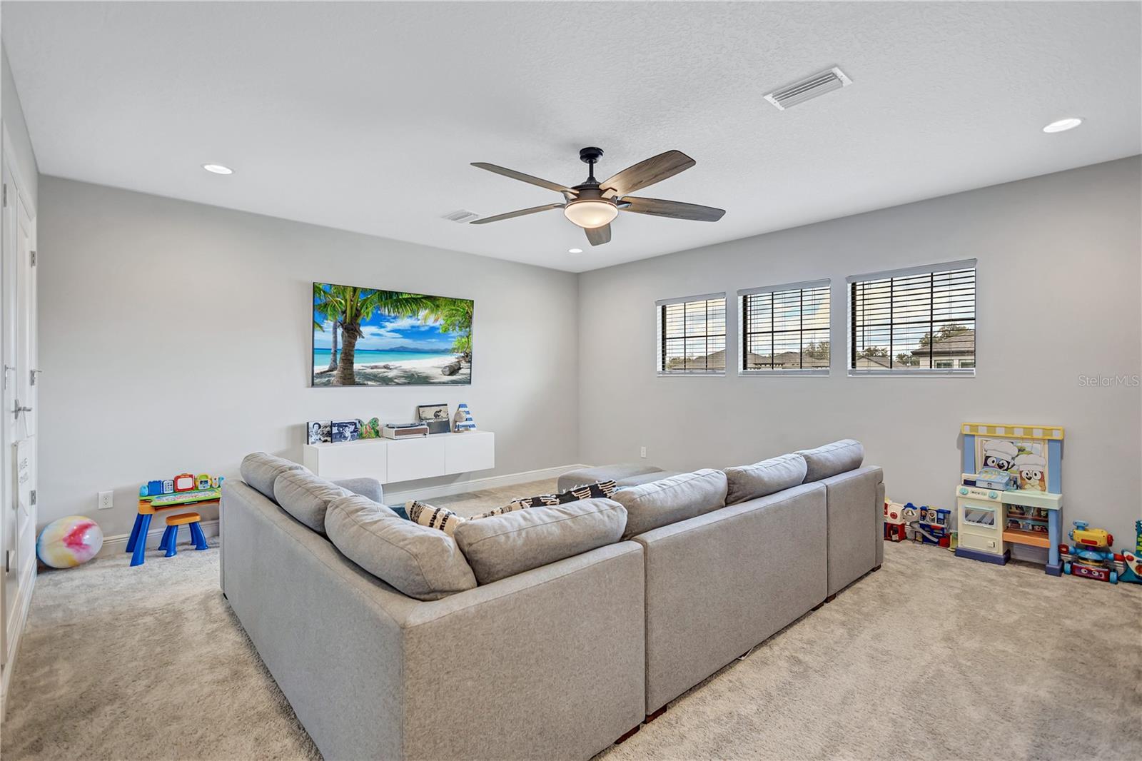 Image 18 of 39 For 4593 Shoreleaf Loop