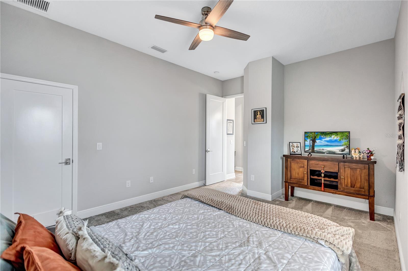 Image 29 of 39 For 4593 Shoreleaf Loop