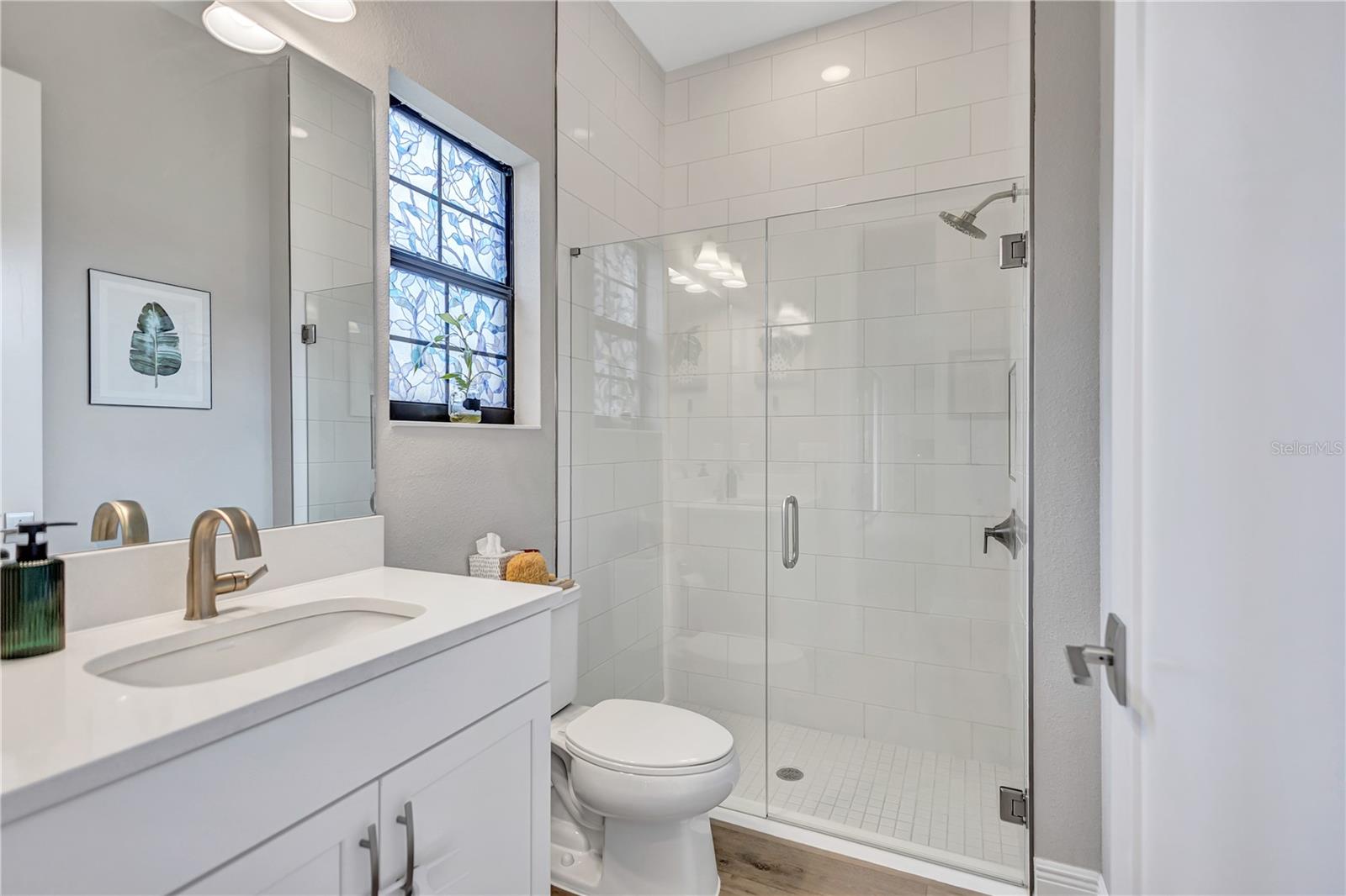 Image 30 of 39 For 4593 Shoreleaf Loop