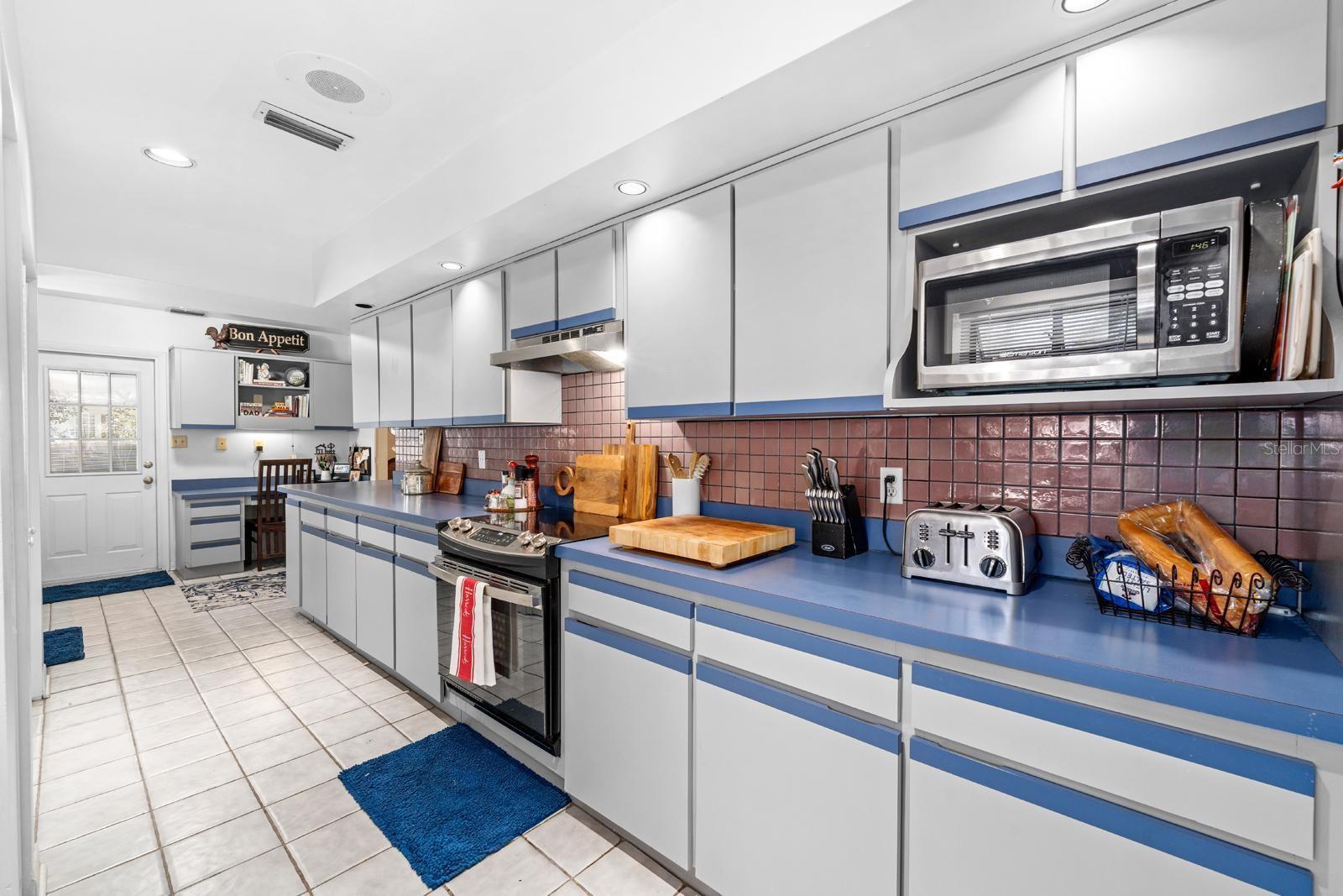 Image 21 of 41 For 4606 Esperanza Avenue