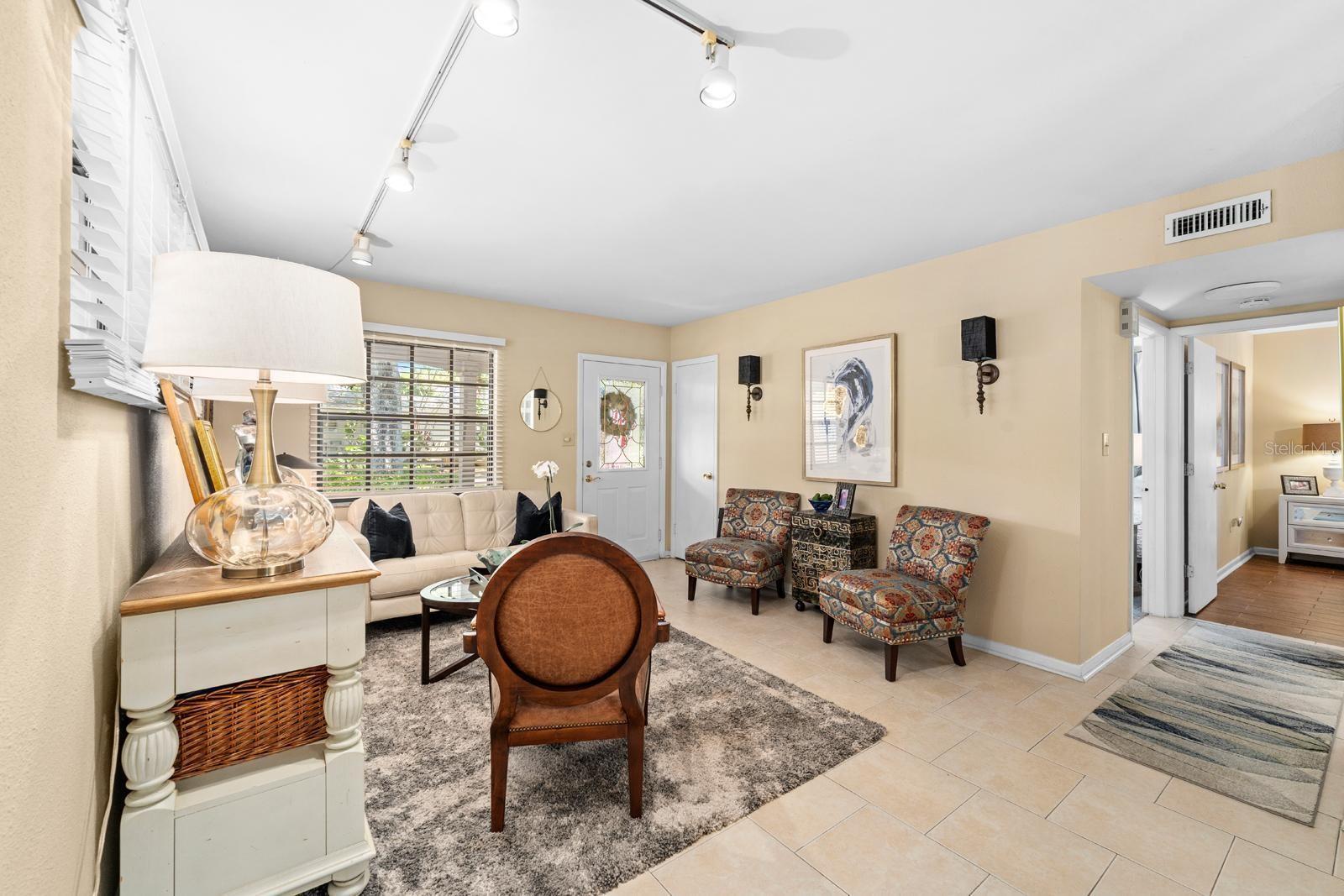 Image 4 of 41 For 4606 Esperanza Avenue