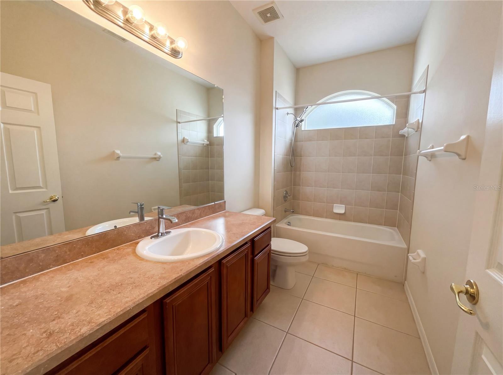 Image 18 of 26 For 18010 Java Isle Drive