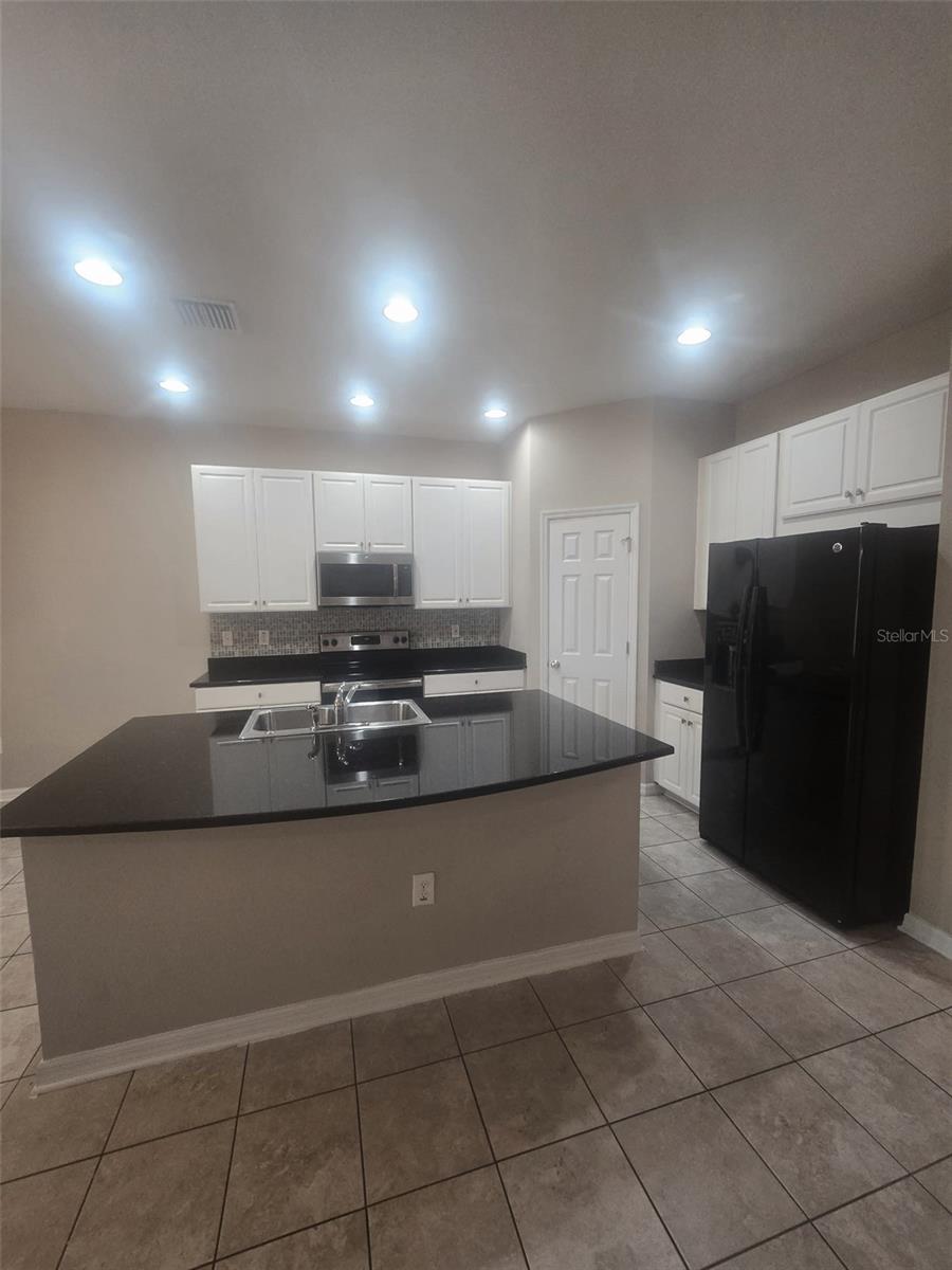 Image 10 of 37 For 6978 Holly Heath Drive