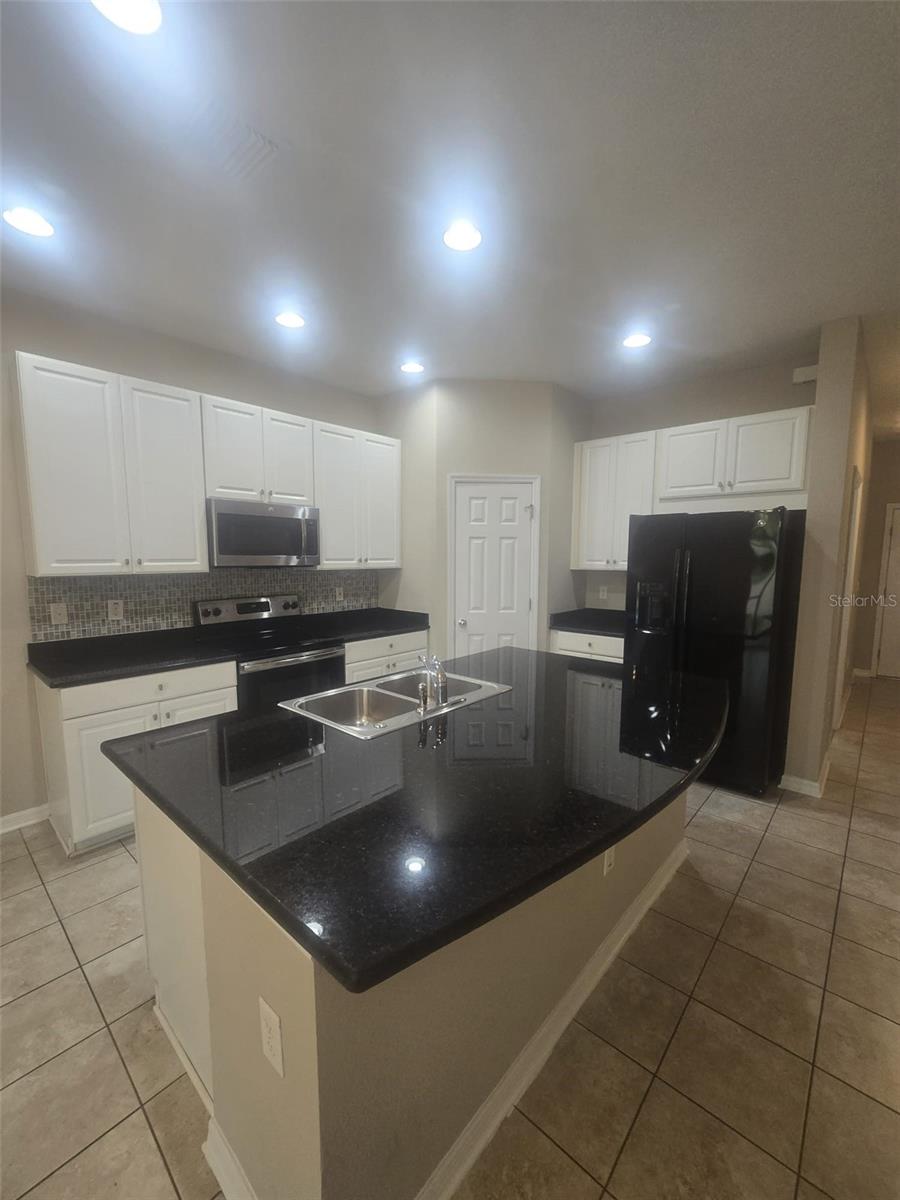 Image 11 of 37 For 6978 Holly Heath Drive