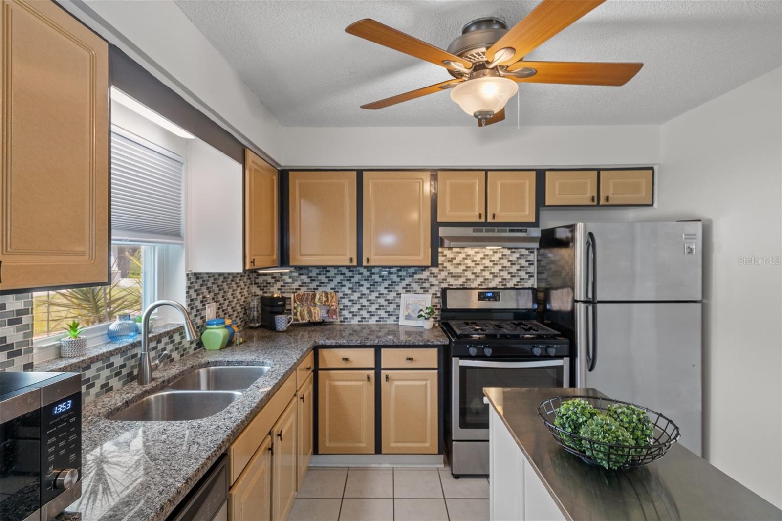 Image 15 of 59 For 10008 Daffodil Street N 186