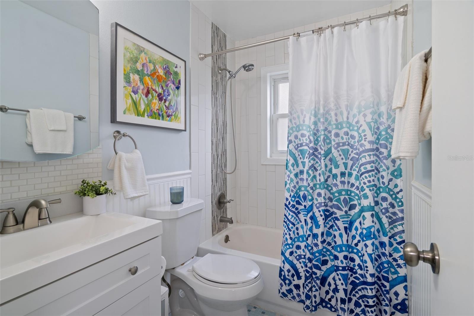 Image 22 of 59 For 10008 Daffodil Street N 186