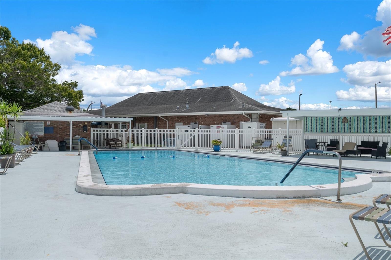 Image 41 of 59 For 10008 Daffodil Street N 186