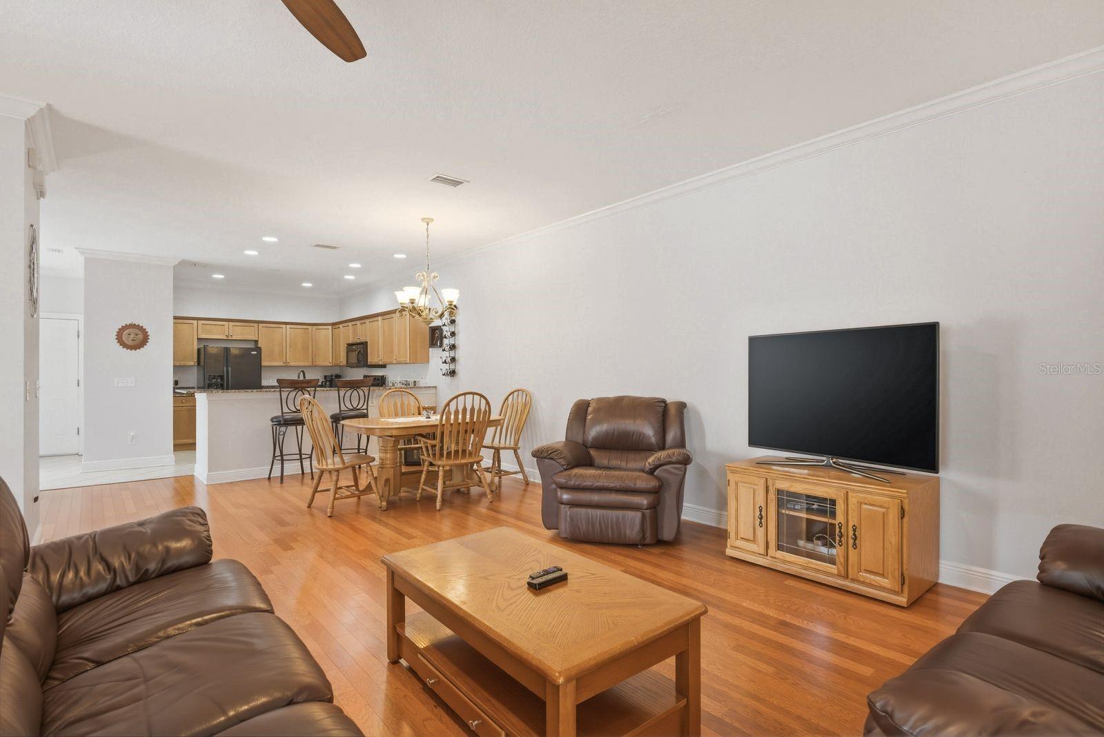 Image 17 of 51 For 208 Valencia Circle