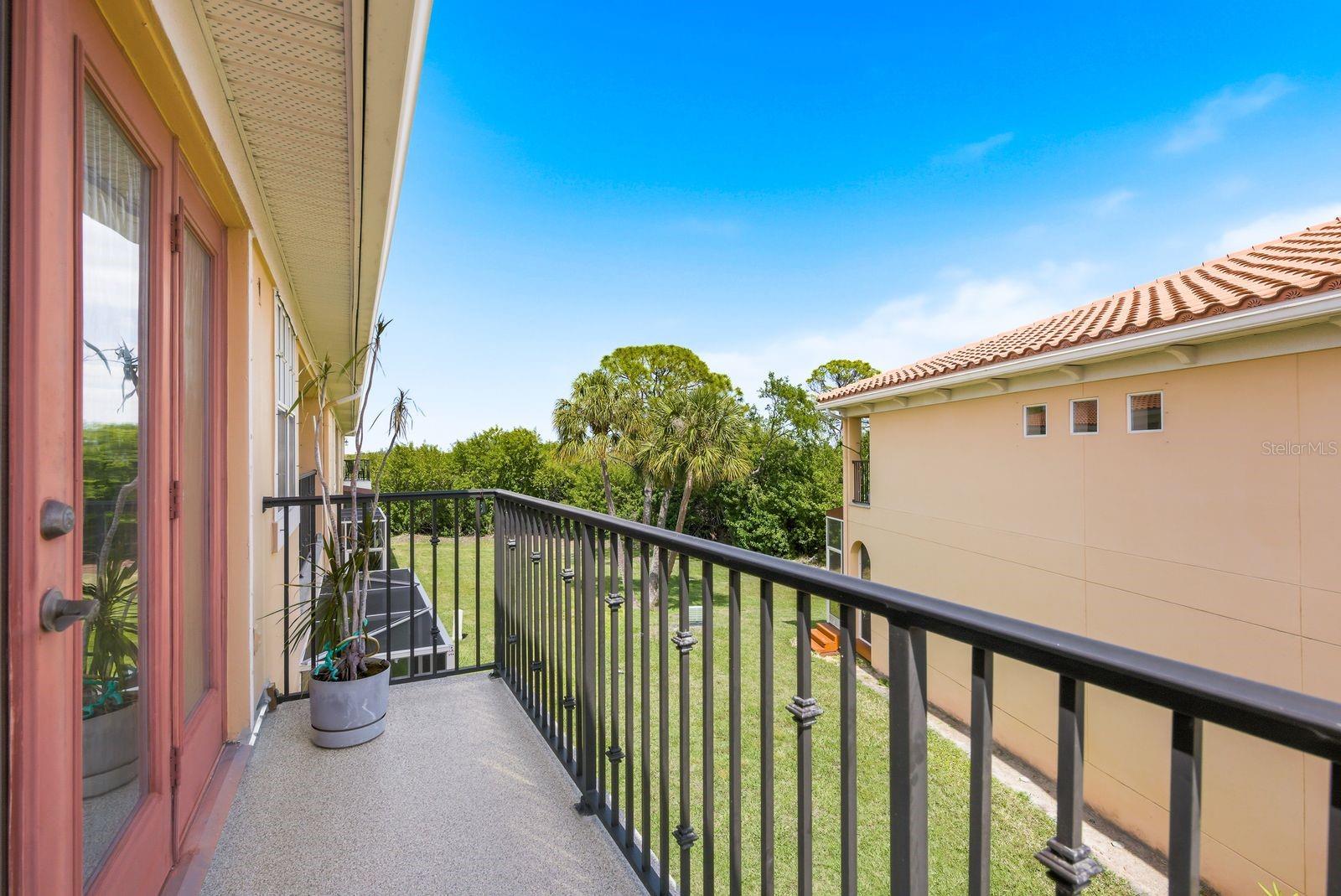 Image 35 of 51 For 208 Valencia Circle