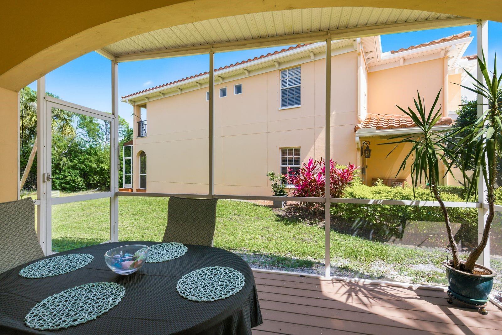 Image 38 of 51 For 208 Valencia Circle