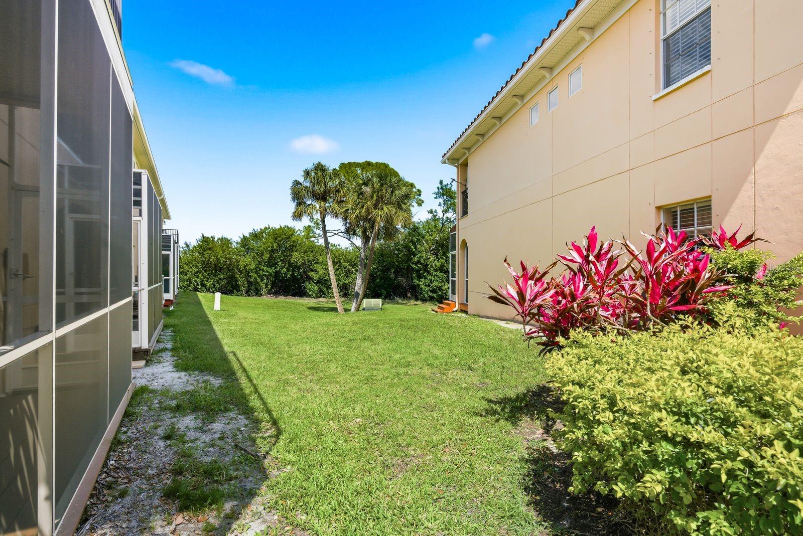 Image 41 of 51 For 208 Valencia Circle