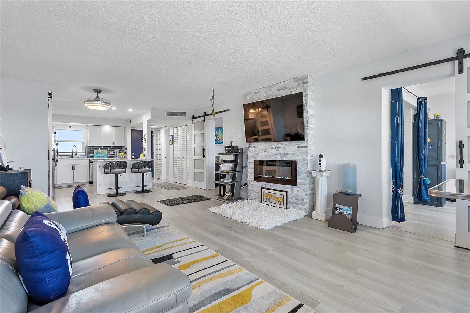 Image 11 of 29 For 4725 Cove Circle 704