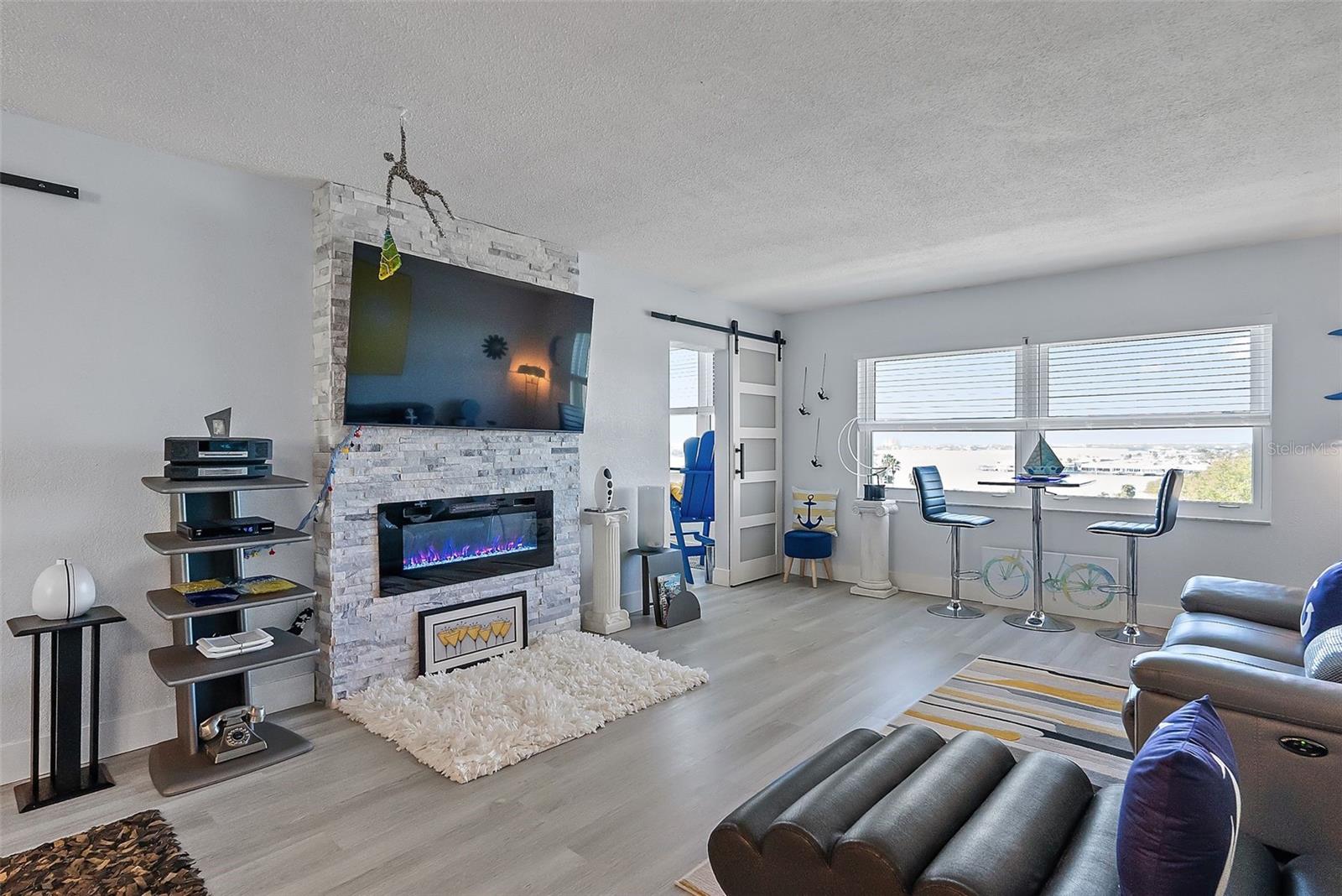 Image 15 of 29 For 4725 Cove Circle 704