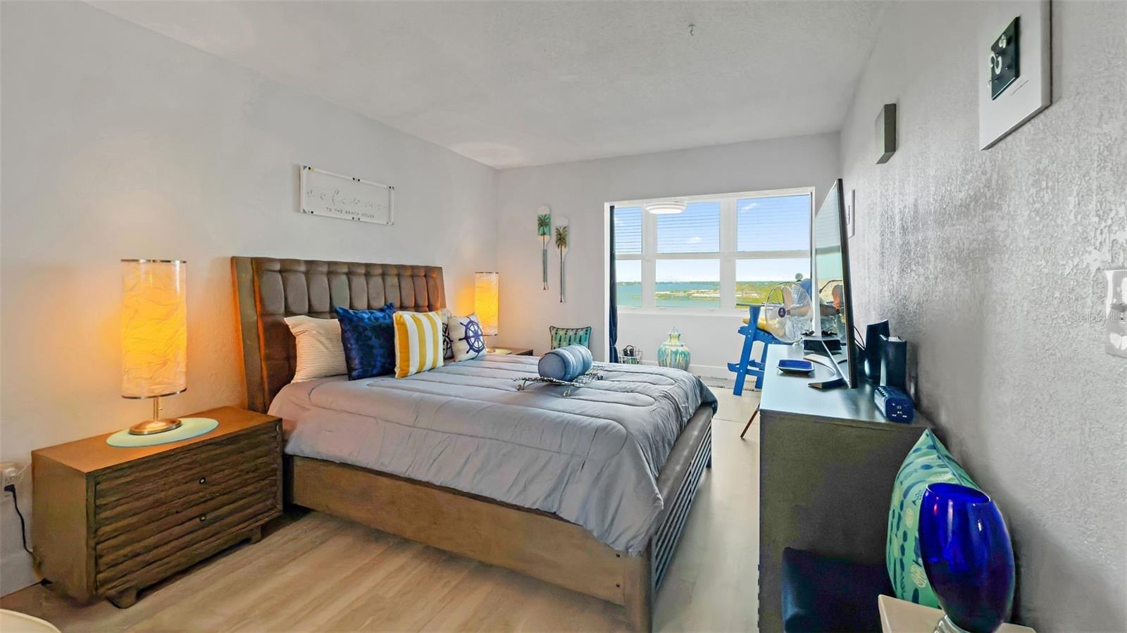 Image 16 of 29 For 4725 Cove Circle 704