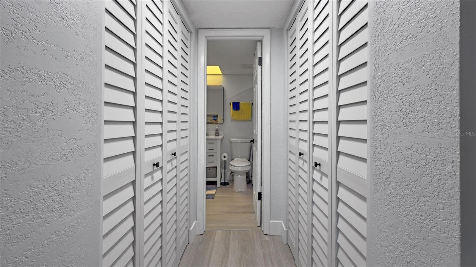 Image 18 of 29 For 4725 Cove Circle 704