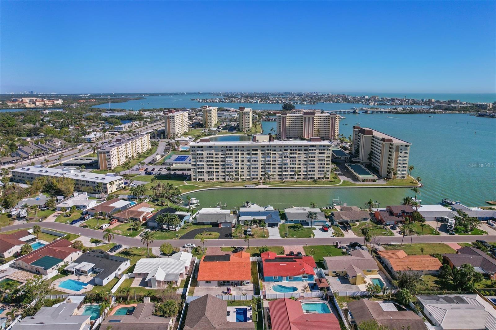 Image 21 of 29 For 4725 Cove Circle 704