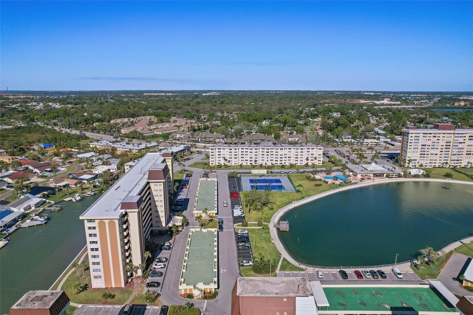 Image 22 of 29 For 4725 Cove Circle 704