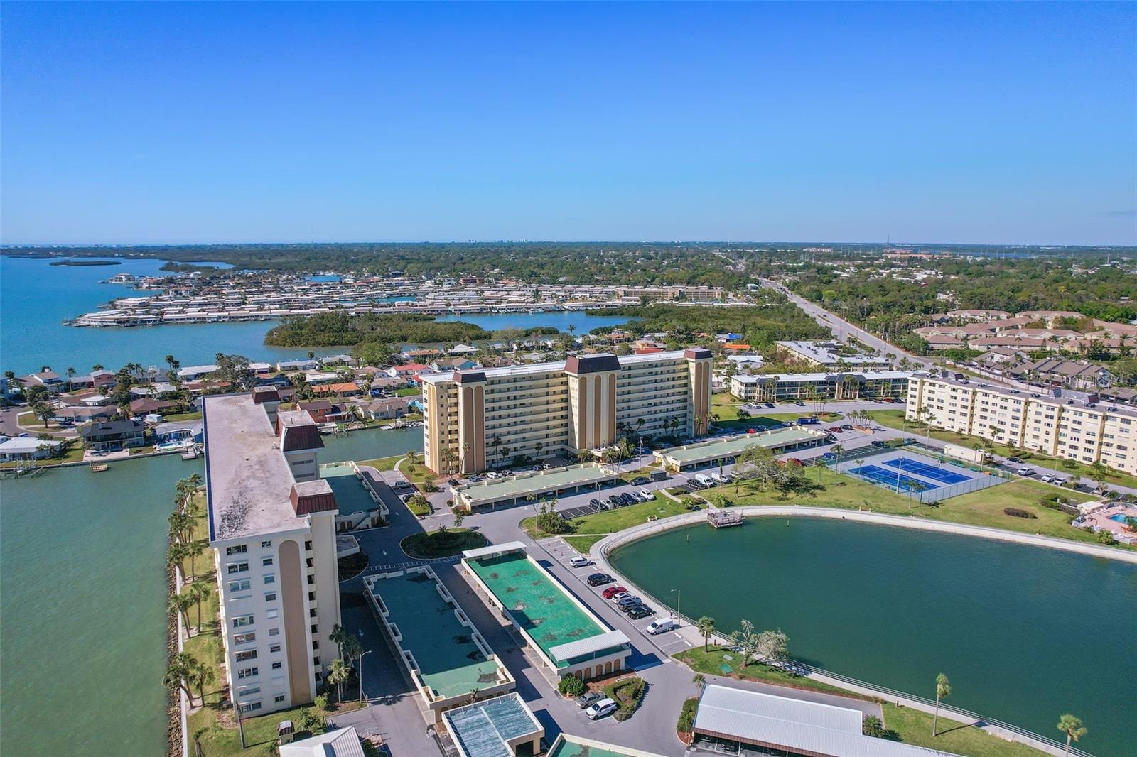 Image 23 of 29 For 4725 Cove Circle 704