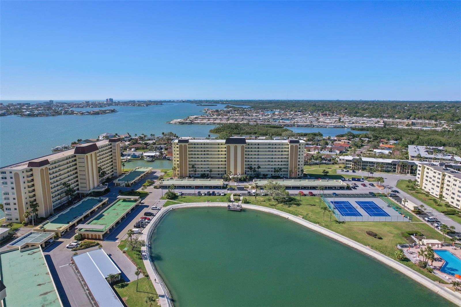 Image 24 of 29 For 4725 Cove Circle 704