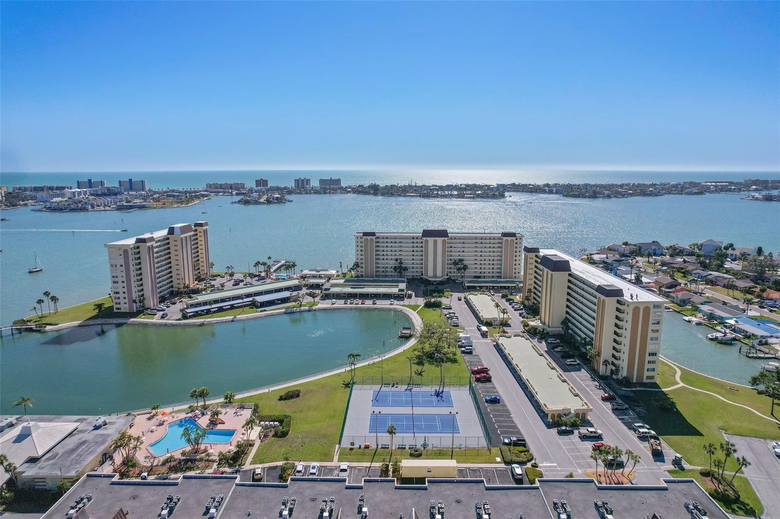 Image 26 of 29 For 4725 Cove Circle 704