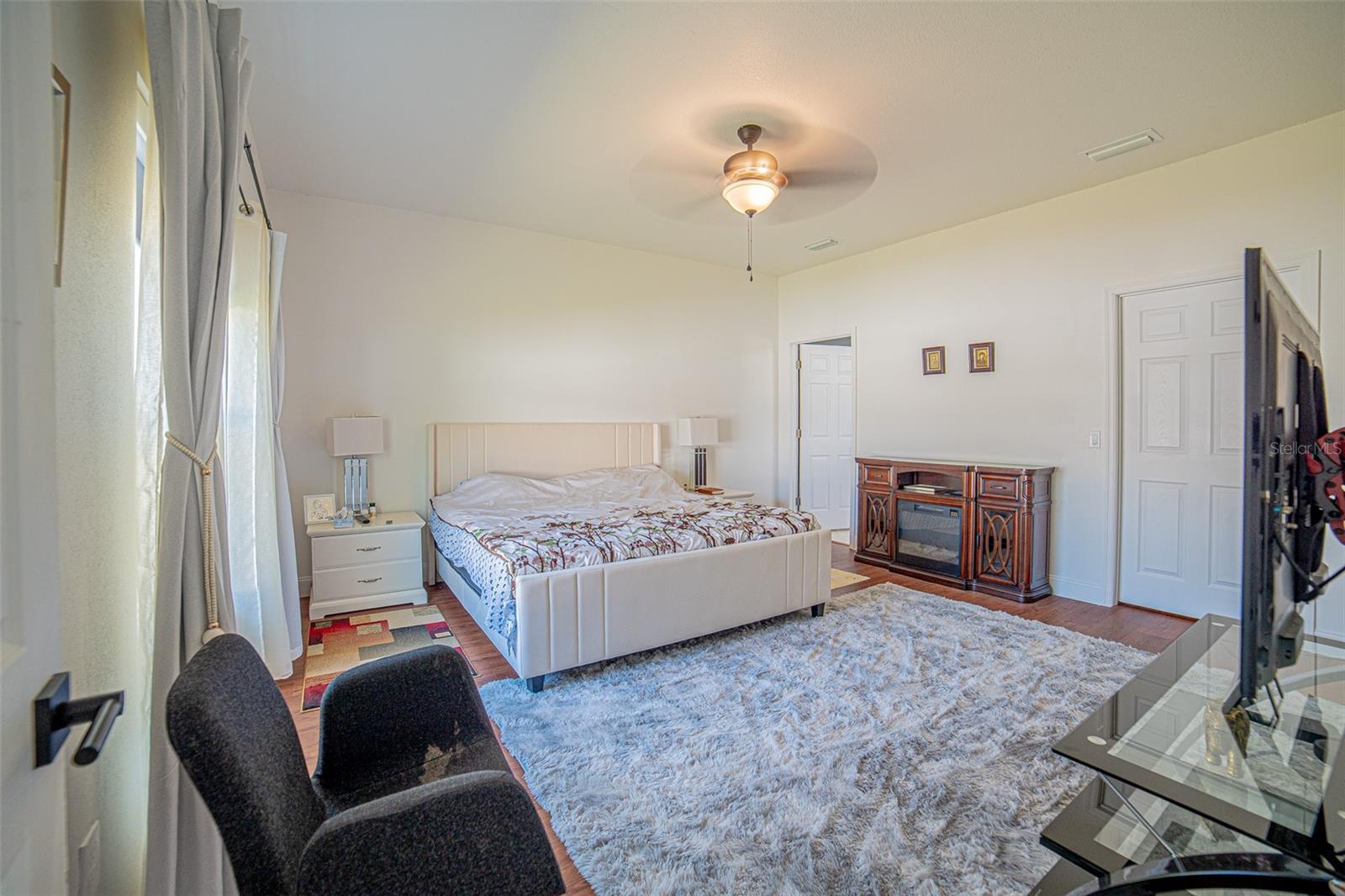 Listing photo id 10 for 7035 Brickell Court