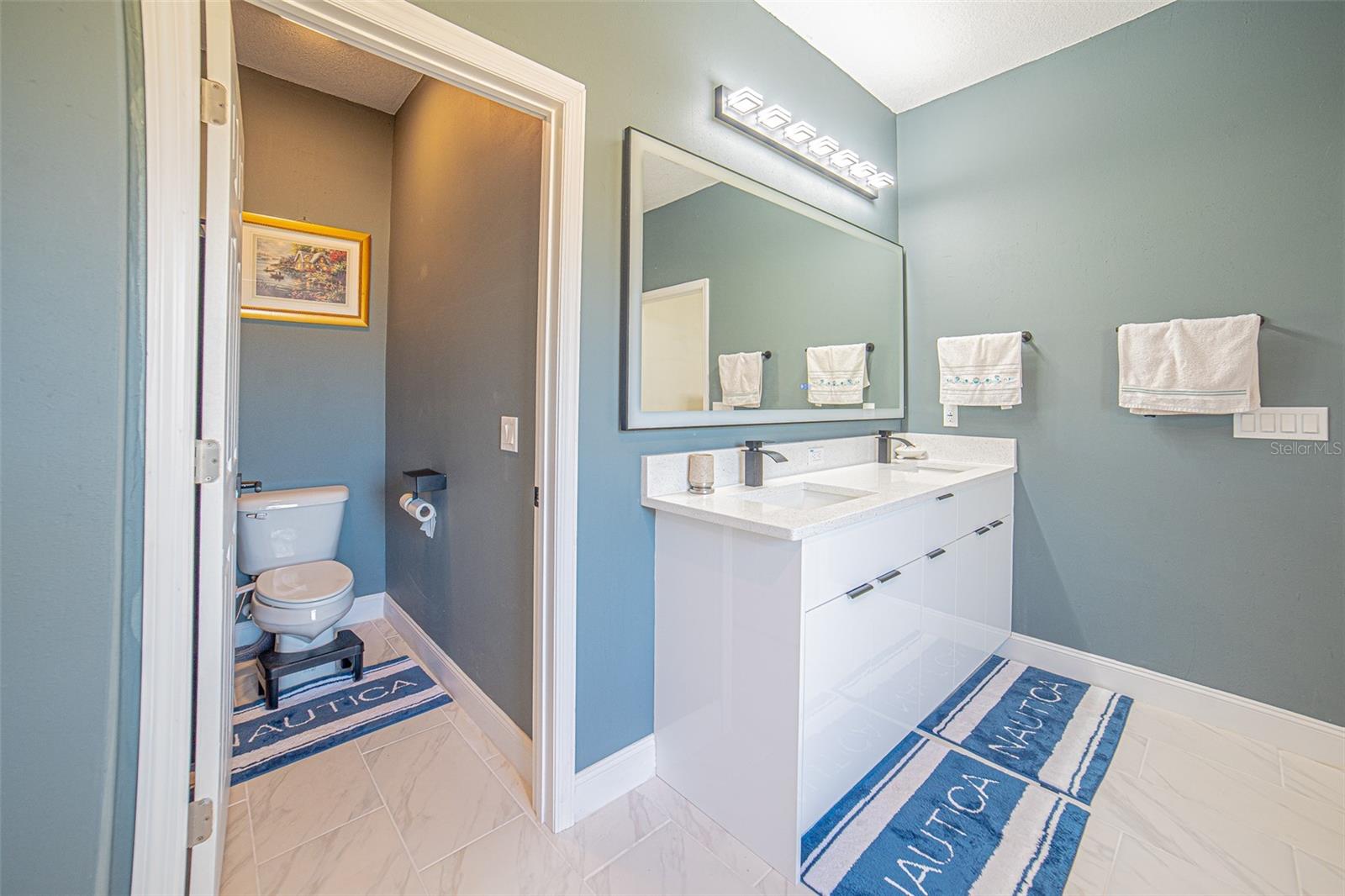 Listing photo id 14 for 7035 Brickell Court