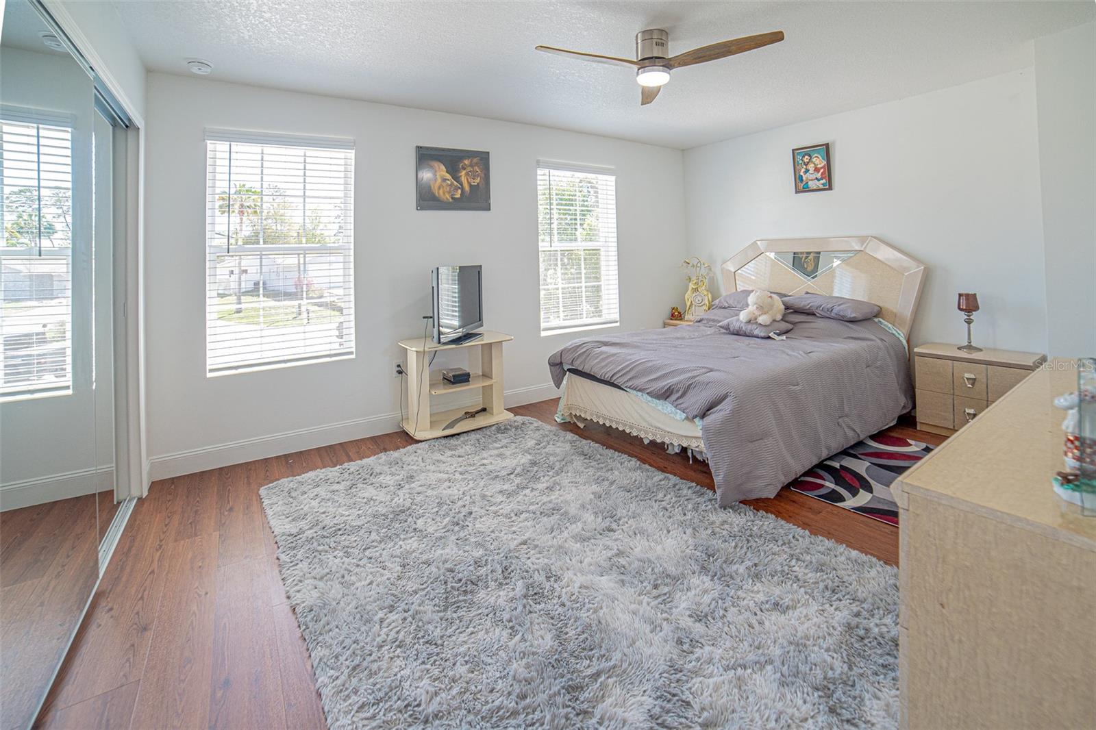 Listing photo id 16 for 7035 Brickell Court