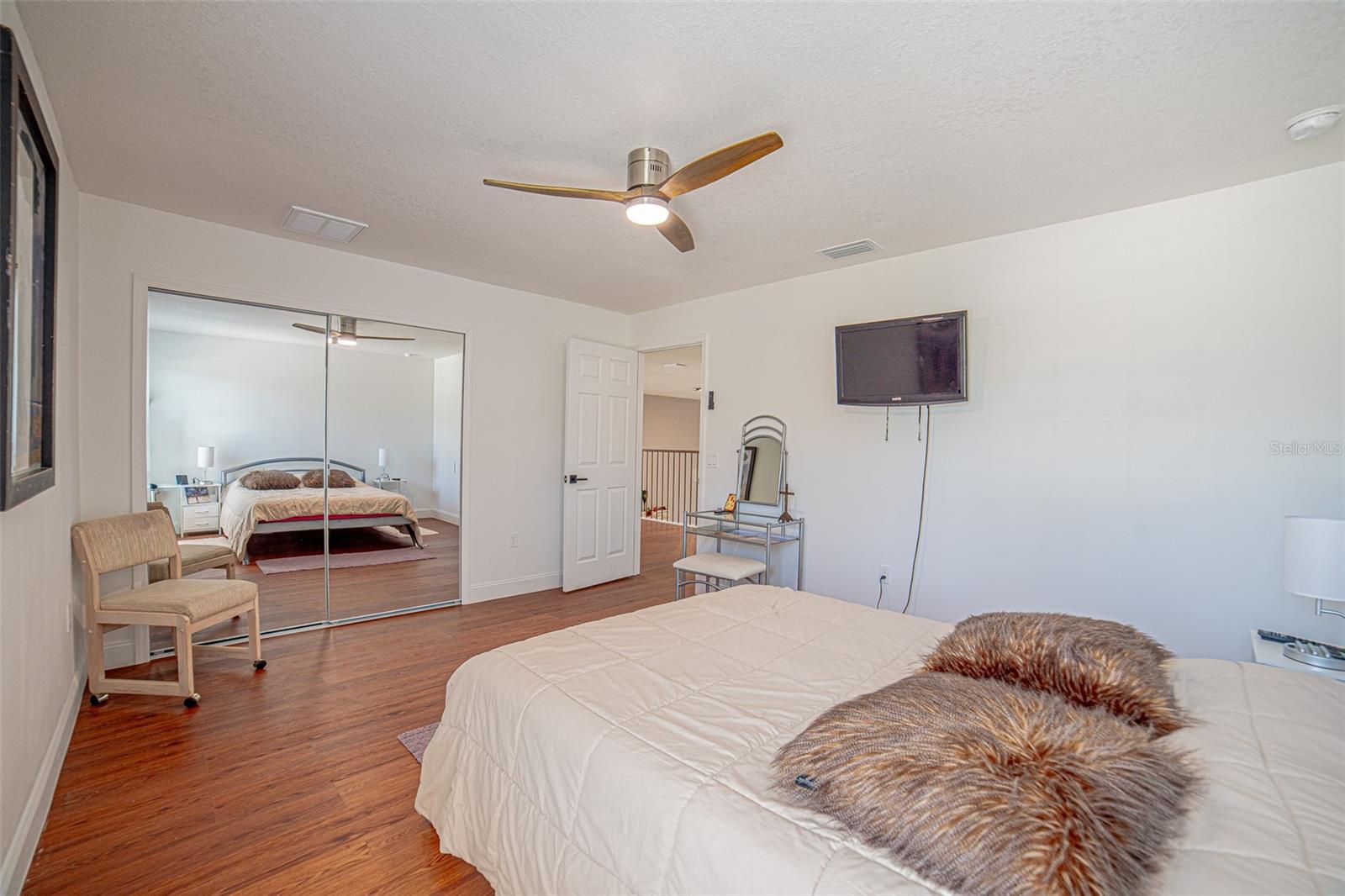 Listing photo id 19 for 7035 Brickell Court