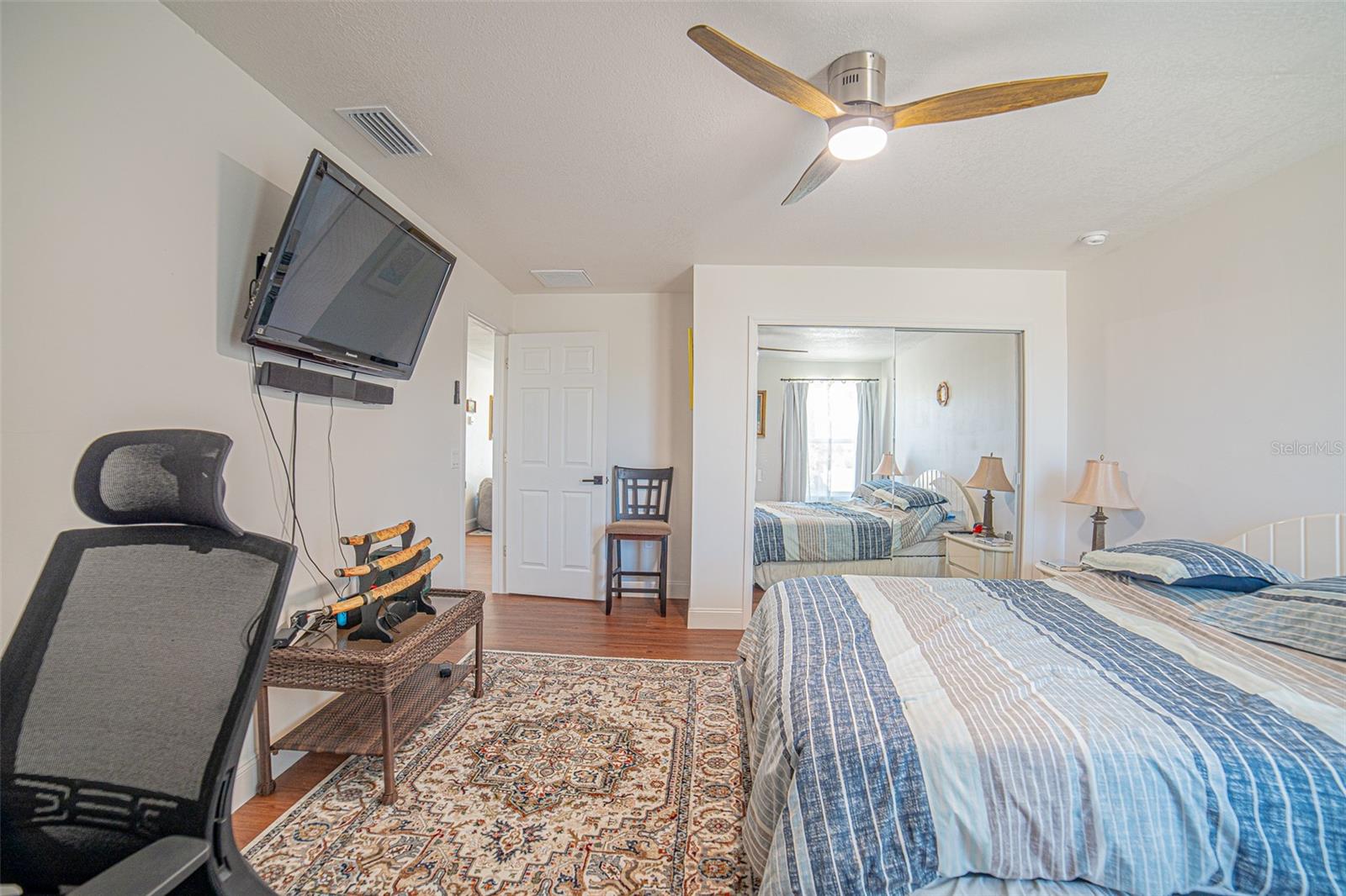 Listing photo id 23 for 7035 Brickell Court