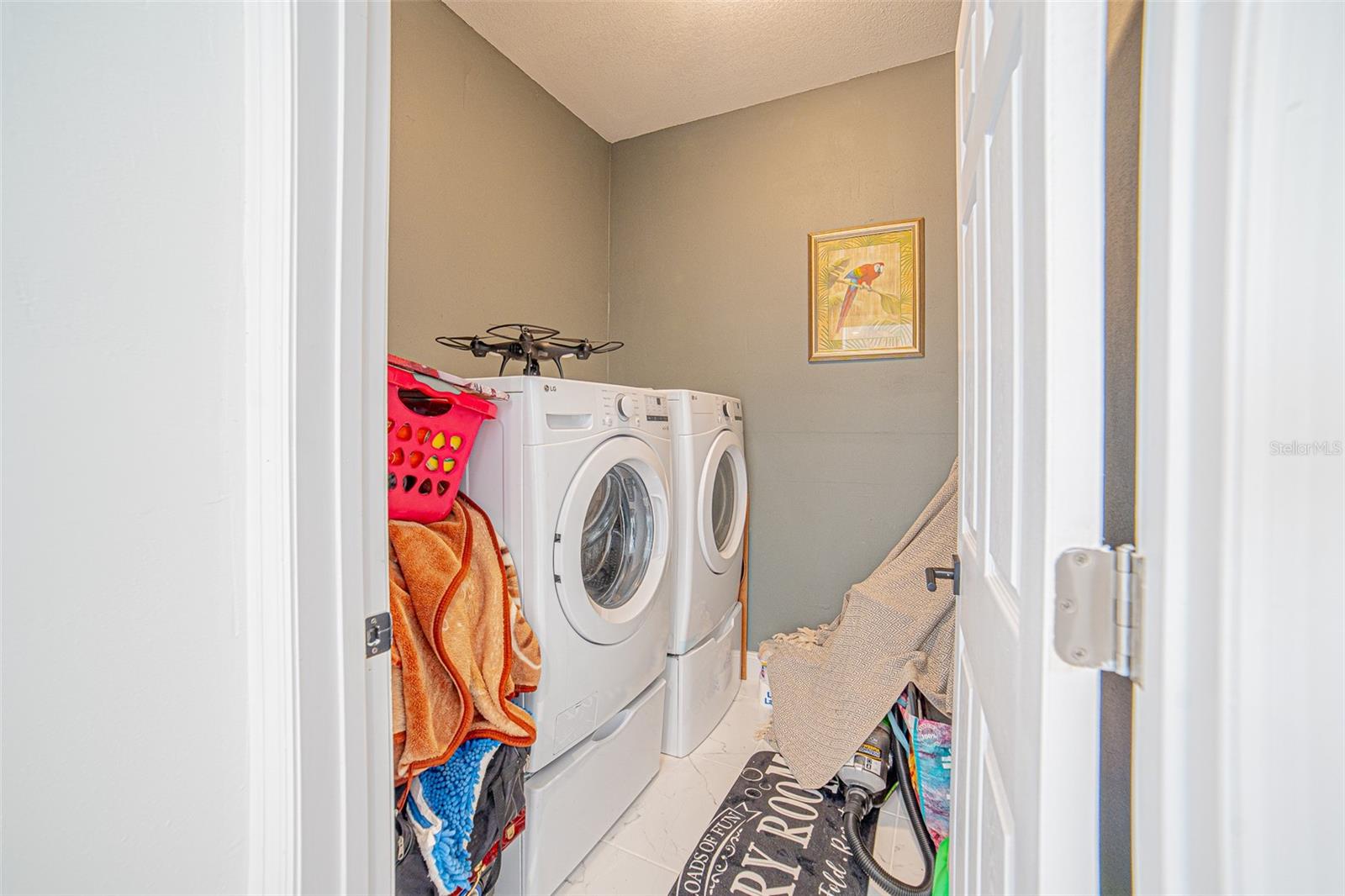 Listing photo id 24 for 7035 Brickell Court