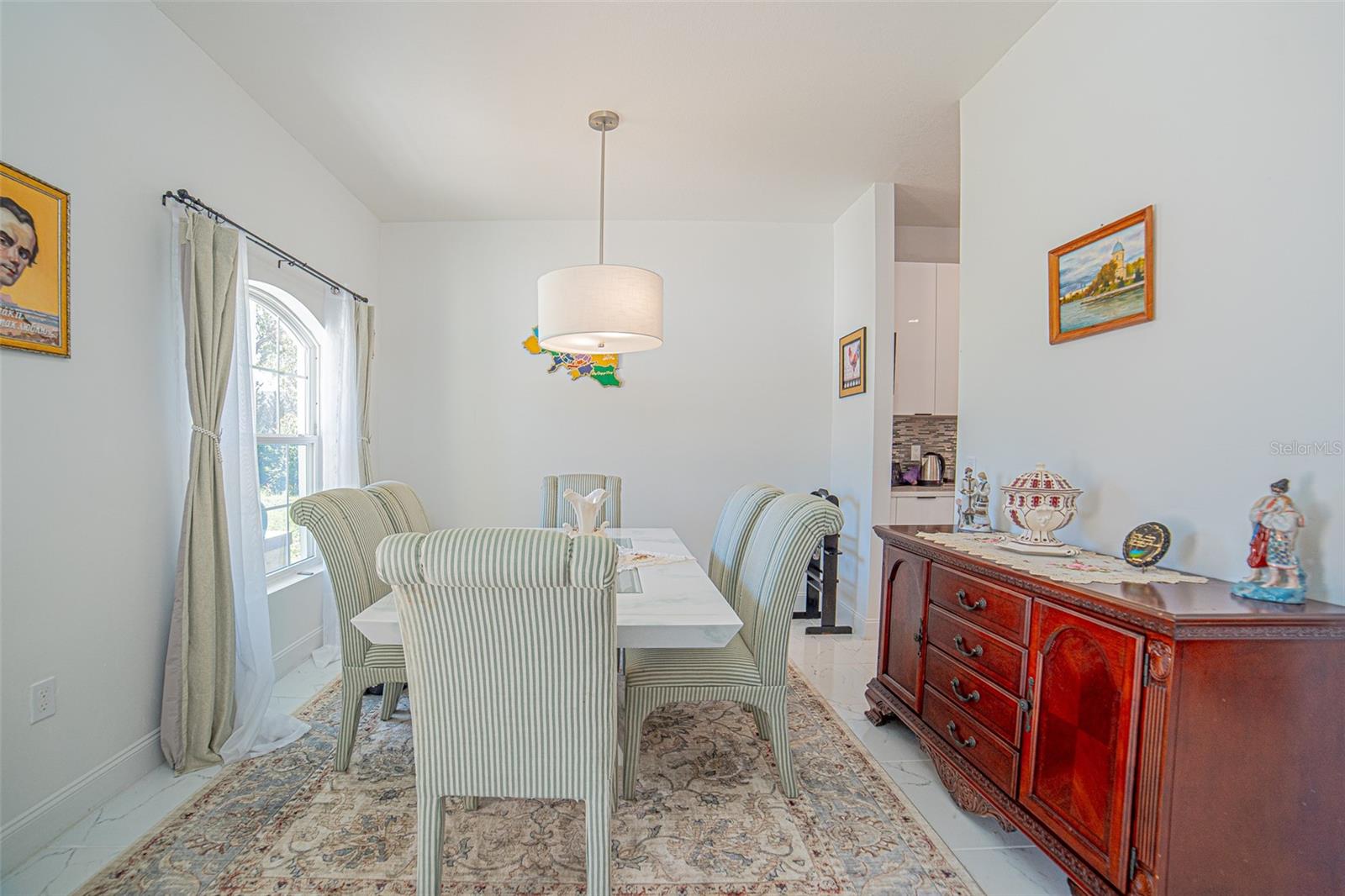 Listing photo id 1 for 7035 Brickell Court