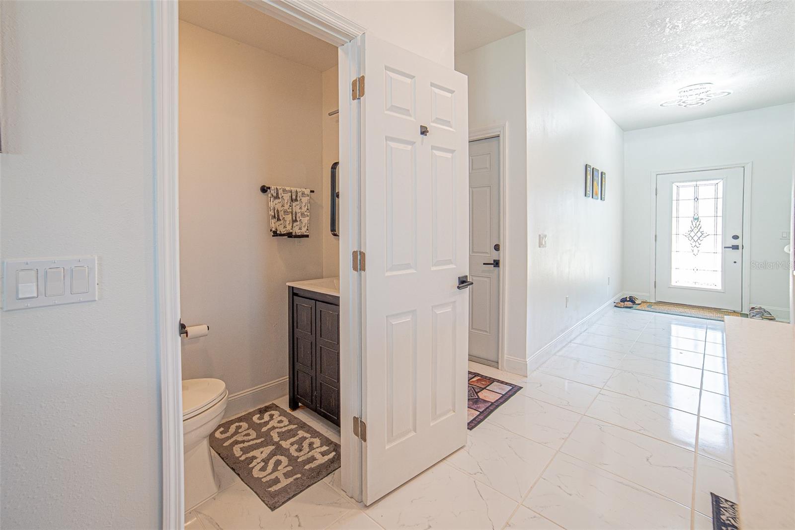 Listing photo id 4 for 7035 Brickell Court