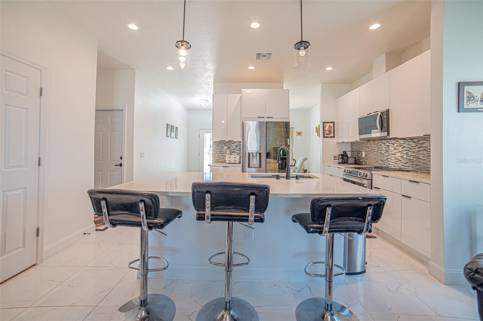 Listing photo id 6 for 7035 Brickell Court