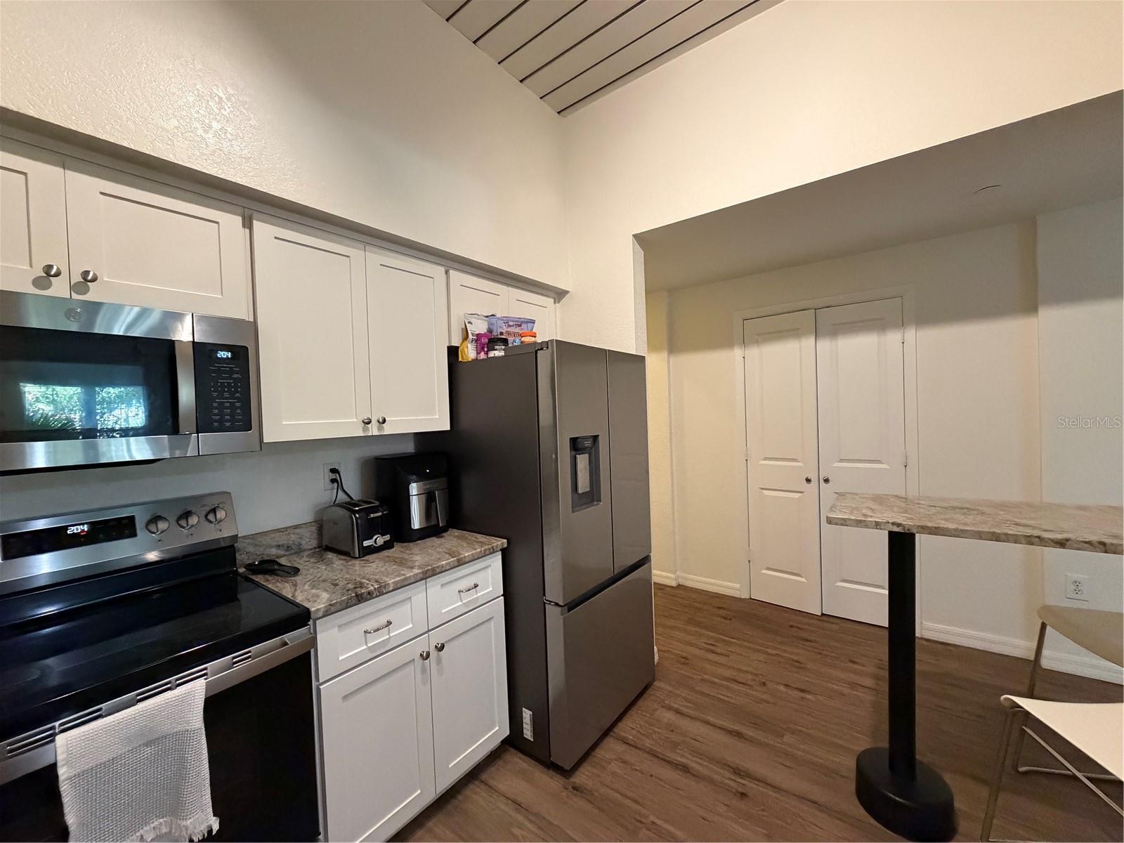 Image 12 of 23 For 2421 Horatio Street 817