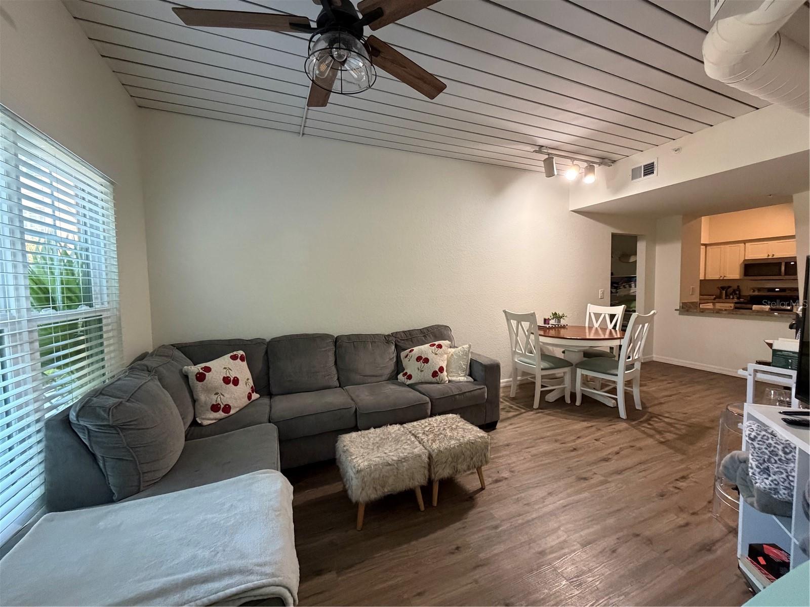 Image 15 of 23 For 2421 Horatio Street 817