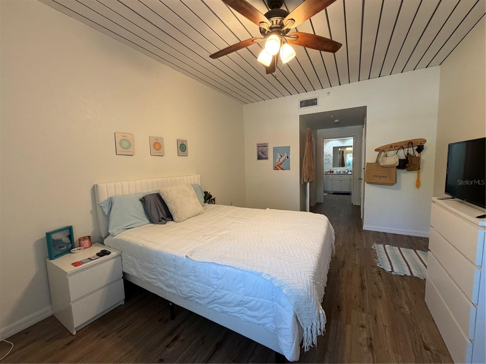 Image 16 of 23 For 2421 Horatio Street 817